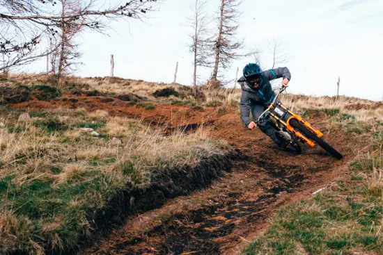 Dirtlej kombinézy a ďalšie vychytávky do chladných dní!